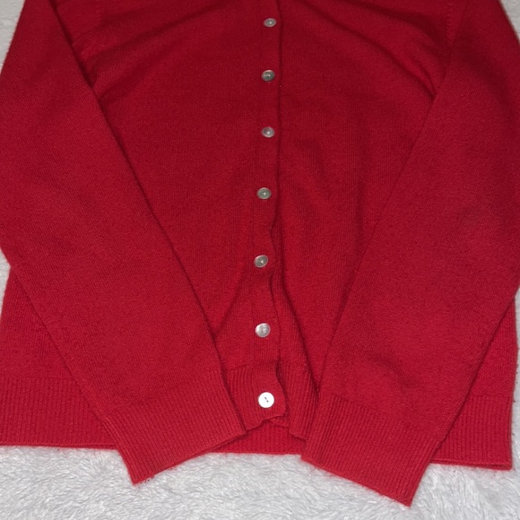 Outline red cardigan - Picture 7 of 10
